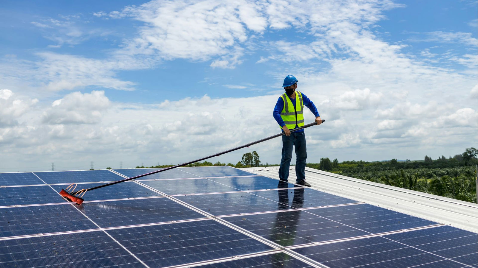 How to Clean Residential Solar Panels: Easy DIY Tips for Homeowners